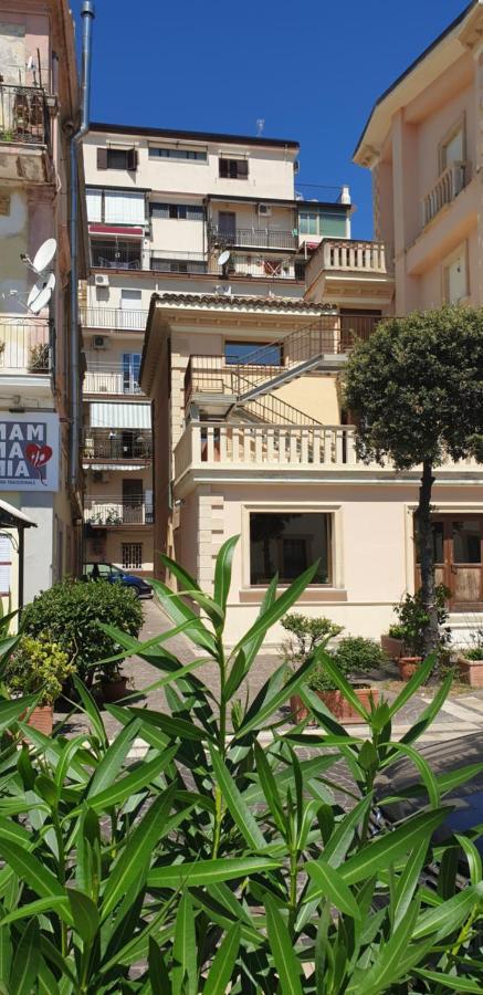 Dame Crotone Bed & Breakfast Exterior photo